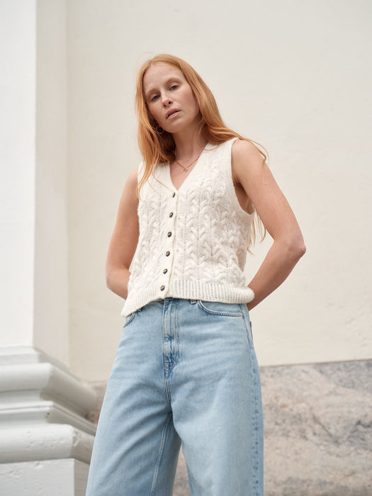 Preorder Nordic Chic: Knitting a Modern Wardrobe