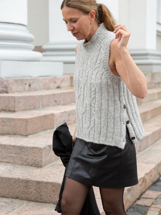 Knotty Lamb - Preorder Nordic Chic: Knitting a Modern Wardrobe - Laine - Books