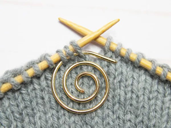 Knotty Lamb - Spiral Cable Needle - Fox & Pine - Accessory